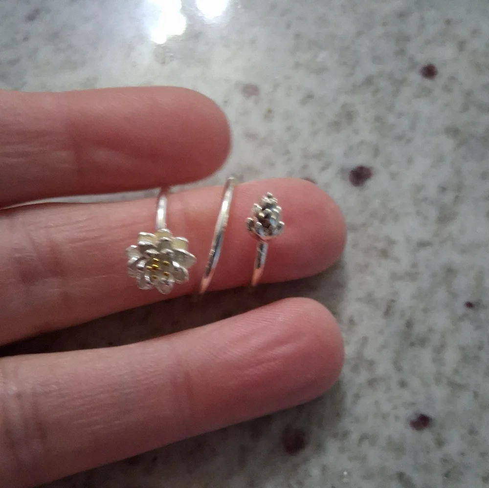NWT Cute Boho Open Adjustable Silver Lotus Flower Ring!